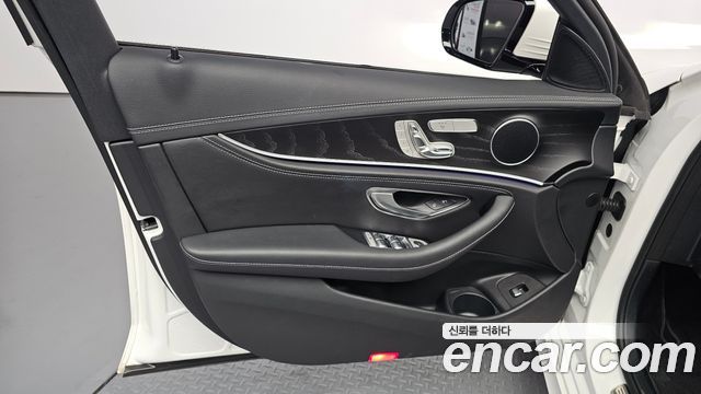 Mercedes-Benz E-Class 2021 — photo 14