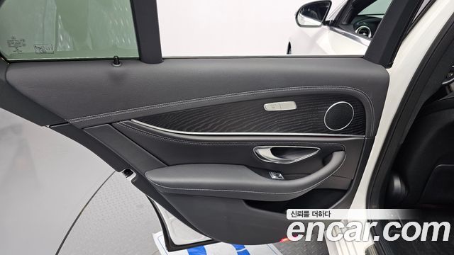 Mercedes-Benz E-Class 2021 — photo 15