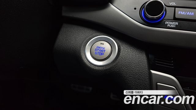Hyundai AVANTE 2017 — photo 25