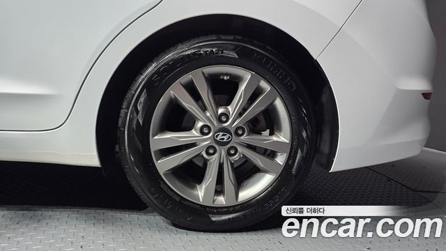 Hyundai AVANTE 2017 — photo 7