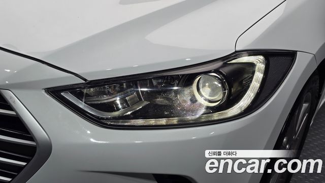 Hyundai AVANTE 2017 — photo 8