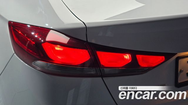 Hyundai AVANTE 2017 — photo 9