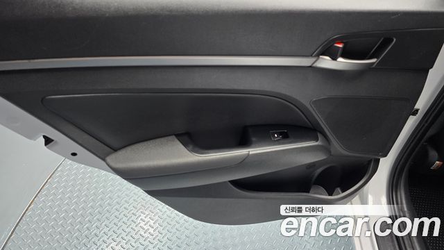 Hyundai AVANTE 2017 — photo 15
