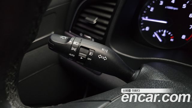 Hyundai AVANTE 2017 — photo 28