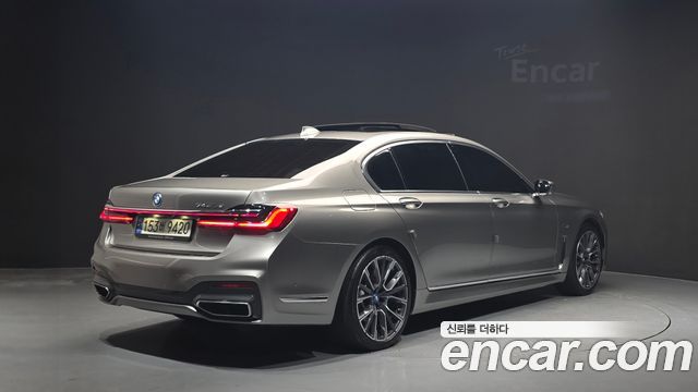 BMW 7-Series 2022 — photo 2