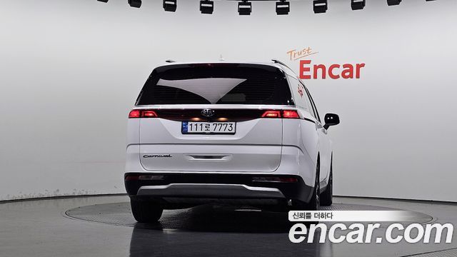 Kia Canival 2021 — photo 4