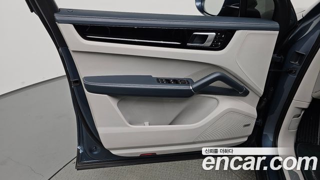 Porsche Cayenne 2020 — photo 14