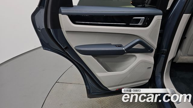 Porsche Cayenne 2020 — photo 15