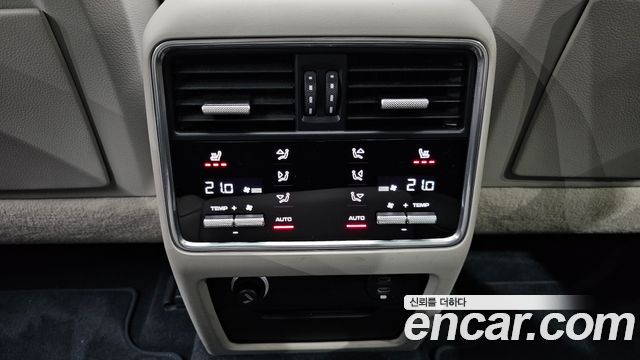 Porsche Cayenne 2020 — photo 30