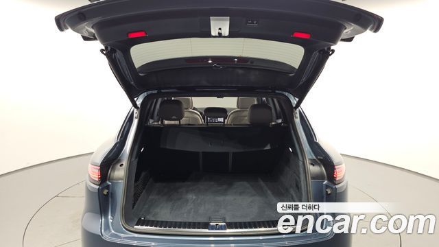 Porsche Cayenne 2020 — photo 32