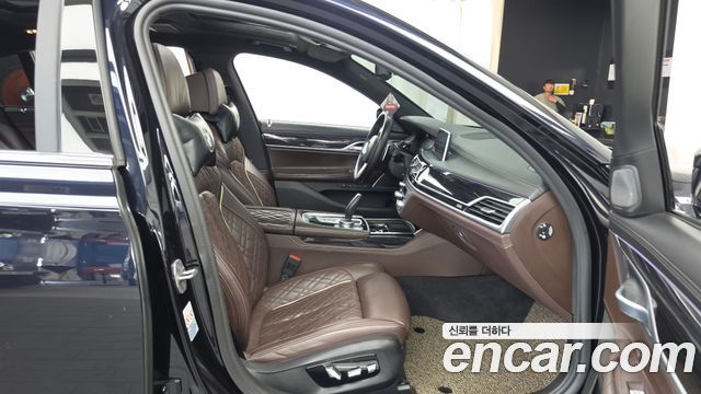 BMW 7-Series 2022 — photo 11