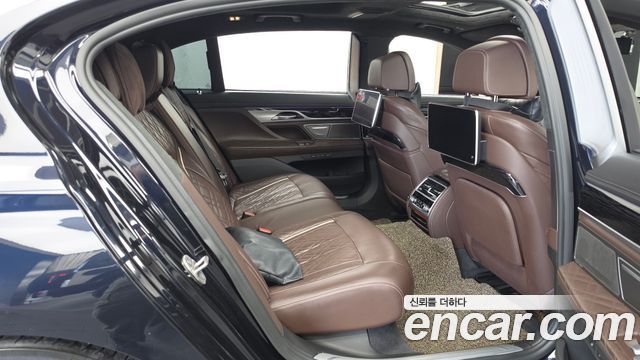 BMW 7-Series 2022 — photo 12