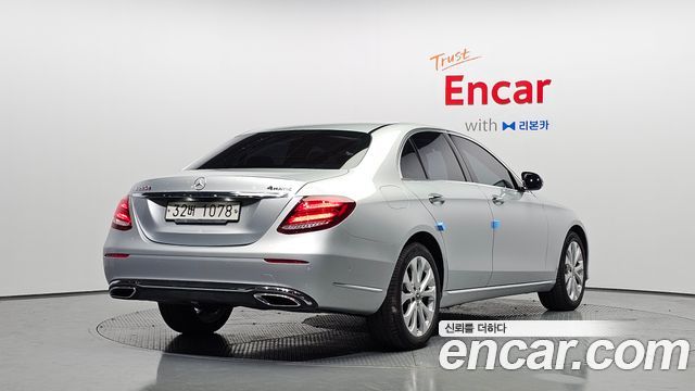 Mercedes-Benz E-Class 2017 — photo 2