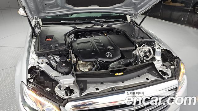 Mercedes-Benz E-Class 2017 — photo 6