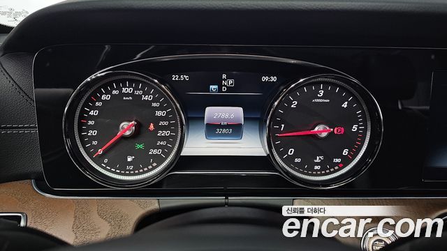 Mercedes-Benz E-Class 2017 — photo 11