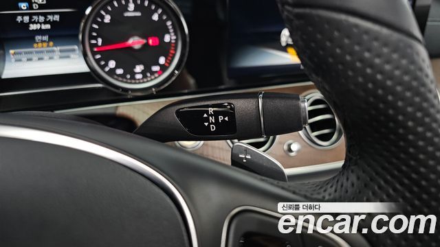 Mercedes-Benz E-Class 2017 — photo 12