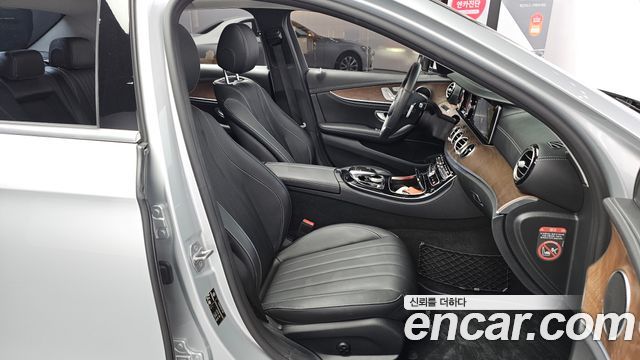 Mercedes-Benz E-Class 2017 — photo 13