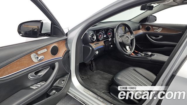 Mercedes-Benz E-Class 2017 — photo 17