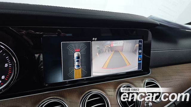 Mercedes-Benz E-Class 2017 — photo 20