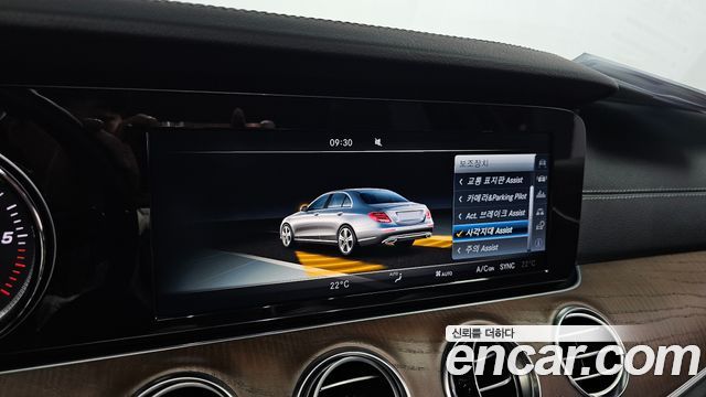 Mercedes-Benz E-Class 2017 — photo 21