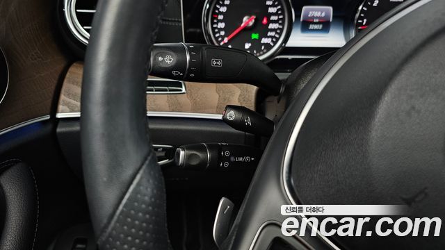 Mercedes-Benz E-Class 2017 — photo 24