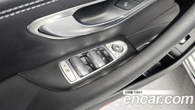 Mercedes-Benz E-Class 2017 — photo 25