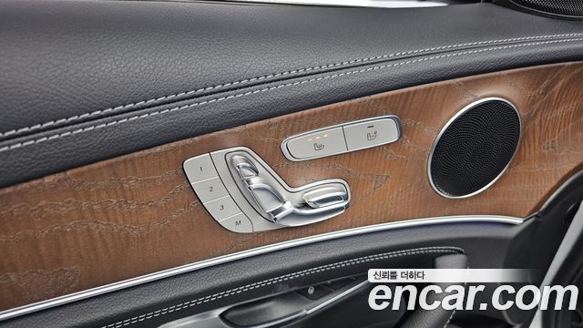 Mercedes-Benz E-Class 2017 — photo 26