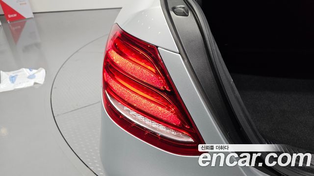 Mercedes-Benz E-Class 2017 — photo 9
