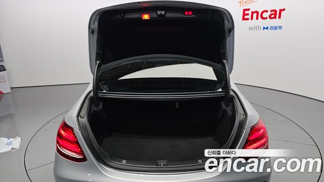 Mercedes-Benz E-Class 2017 — photo 30