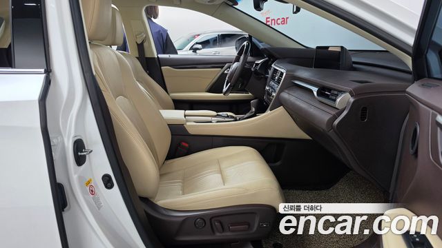 Lexus RX 2018 — photo 16
