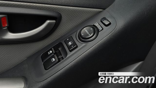 Hyundai Starex 2013 — photo 25