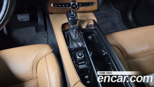 Volvo XC90 2018 — photo 12