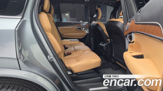 Volvo XC90 2018 — photo 17