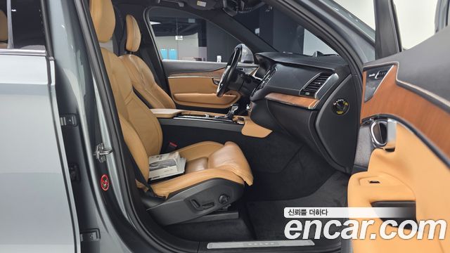 Volvo XC90 2018 — photo 18