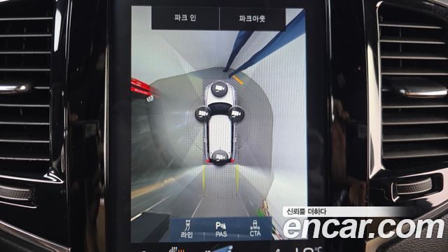Volvo XC90 2018 — photo 21