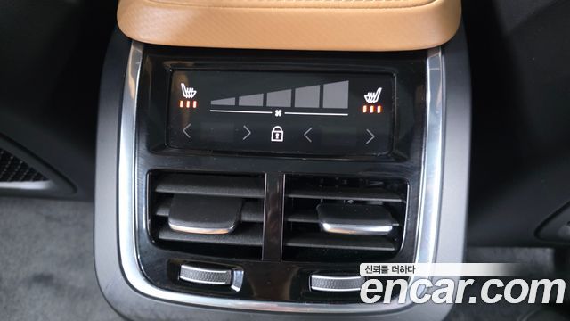 Volvo XC90 2018 — photo 24