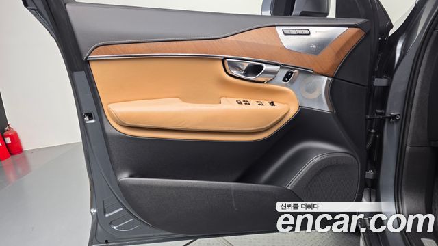 Volvo XC90 2018 — photo 14