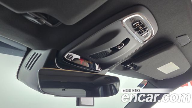 Volvo XC90 2018 — photo 29