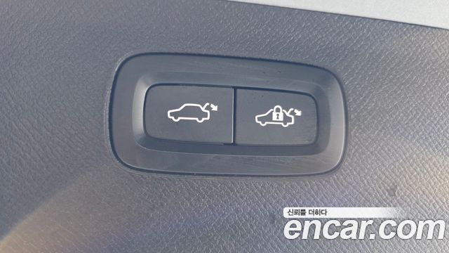 Volvo XC90 2018 — photo 30