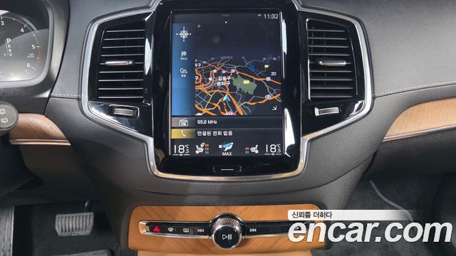 Volvo XC90 2018 — photo 31