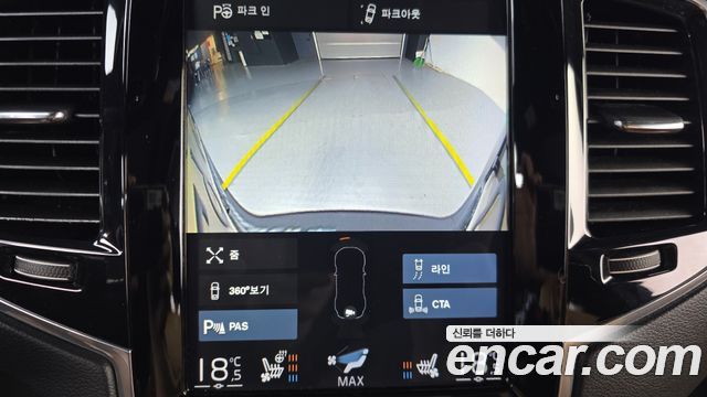 Volvo XC90 2018 — photo 32