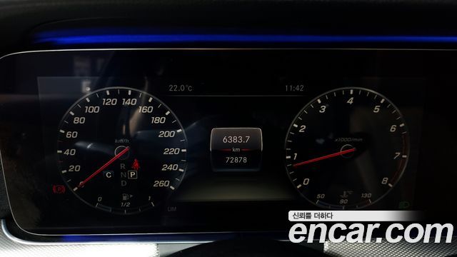 Mercedes-Benz E-Class 2019 — photo 11