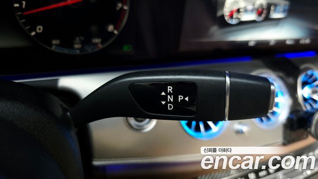 Mercedes-Benz E-Class 2019 — photo 12