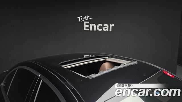 Mercedes-Benz E-Class 2019 — photo 17