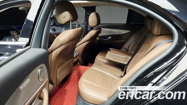 Mercedes-Benz E-Class 2019 — photo 19