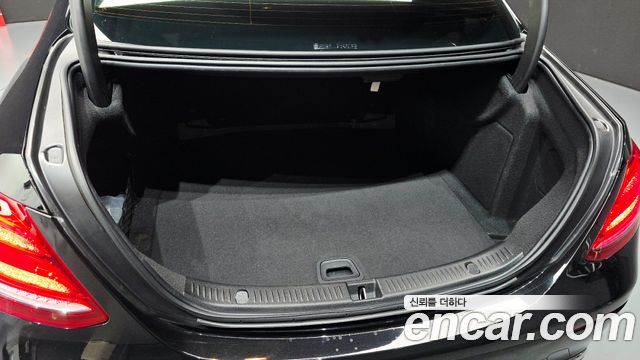 Mercedes-Benz E-Class 2019 — photo 24