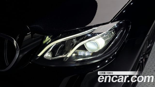 Mercedes-Benz E-Class 2019 — photo 8