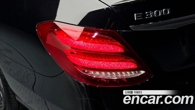 Mercedes-Benz E-Class 2019 — photo 9