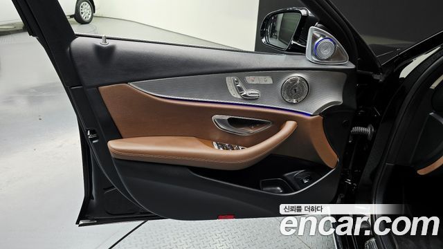 Mercedes-Benz E-Class 2019 — photo 14