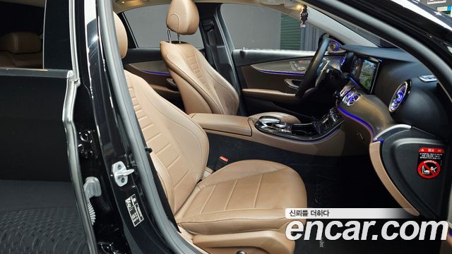 Mercedes-Benz E-Class 2019 — photo 16